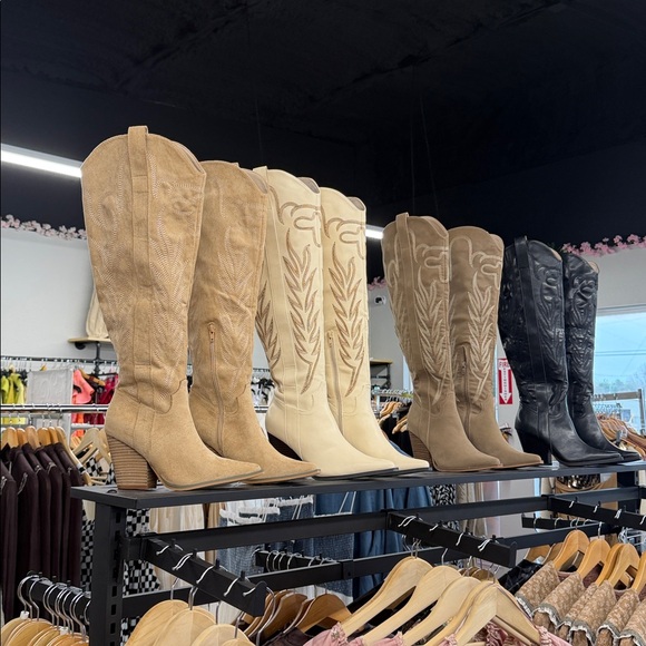 The Bronco | Knee High Cowboy
Western Boots - Picture 7 of 7